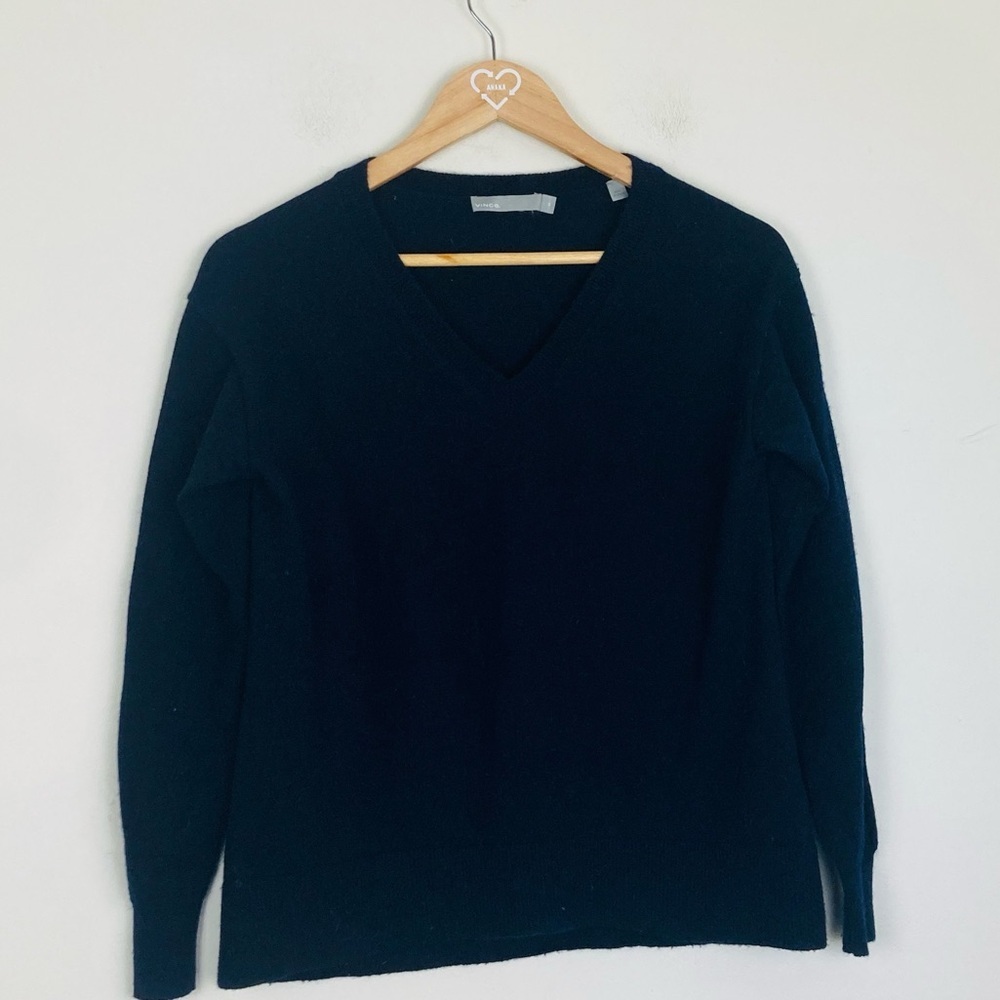 Vince wool and cashmere blend dark navy blue cashmere sweater. Size XS